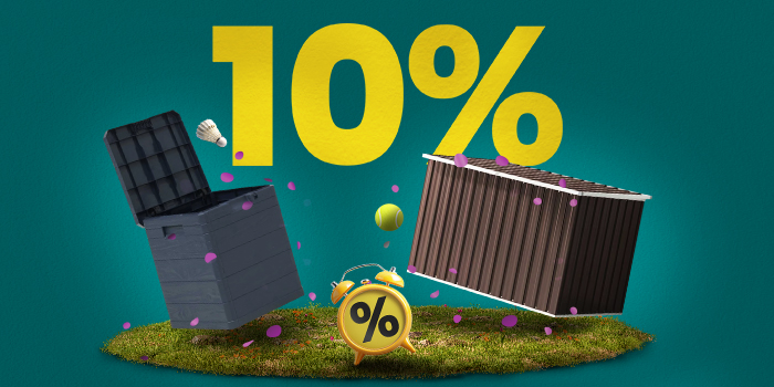 Banner s dvije vanjske kutije za pohranu, tepihom, travom i žutim budilicom s velikim žutim tekstom „10%“.